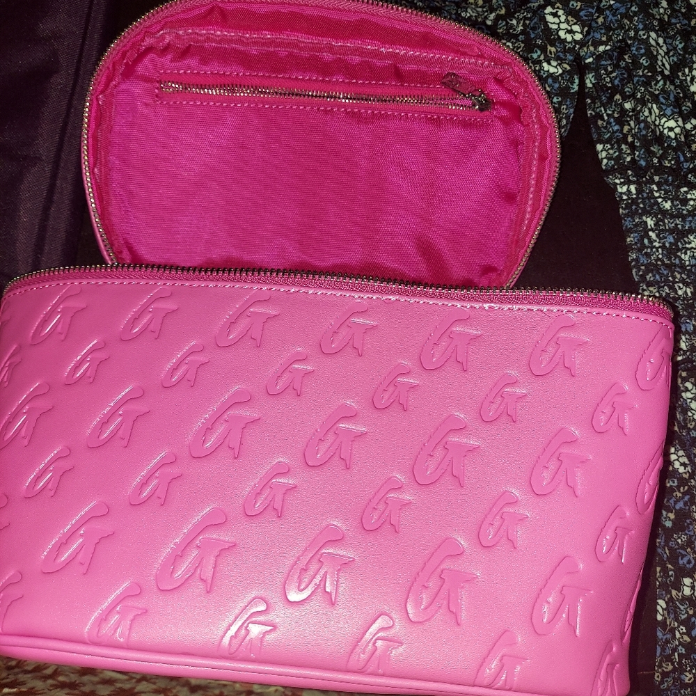 Glamaholic/ Glam-Aholic Large toiletry bag.